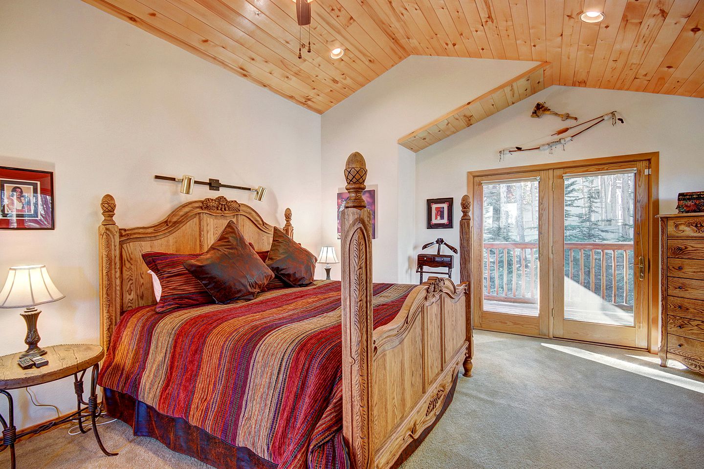 Fantastic Mountain Retreat: Stunning Log Cabin with a Hot Tub in Breckenridge, CO