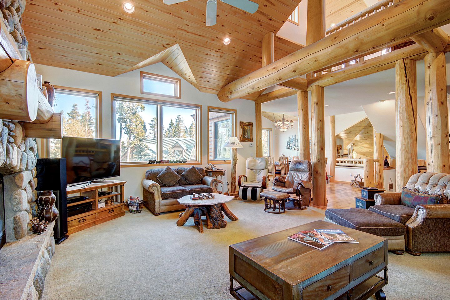 Fantastic Mountain Retreat: Stunning Log Cabin with a Hot Tub in Breckenridge, CO