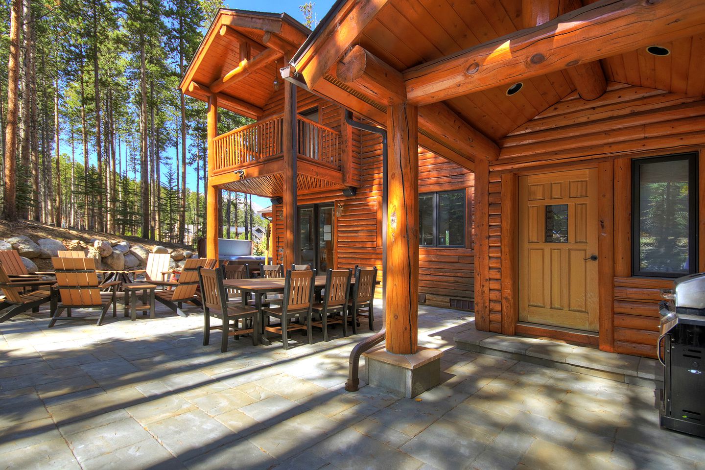 Fantastic Mountain Retreat: Stunning Log Cabin with a Hot Tub in Breckenridge, CO