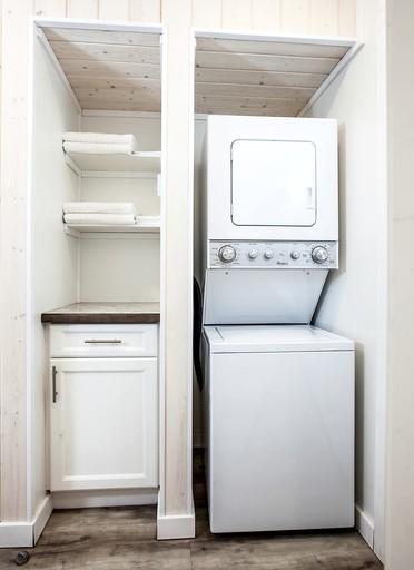 Contemporary Ski Cabin with a Fireplace in Revelstoke, British Columbia | Cabins (Revelstoke, British Columbia, Canada)