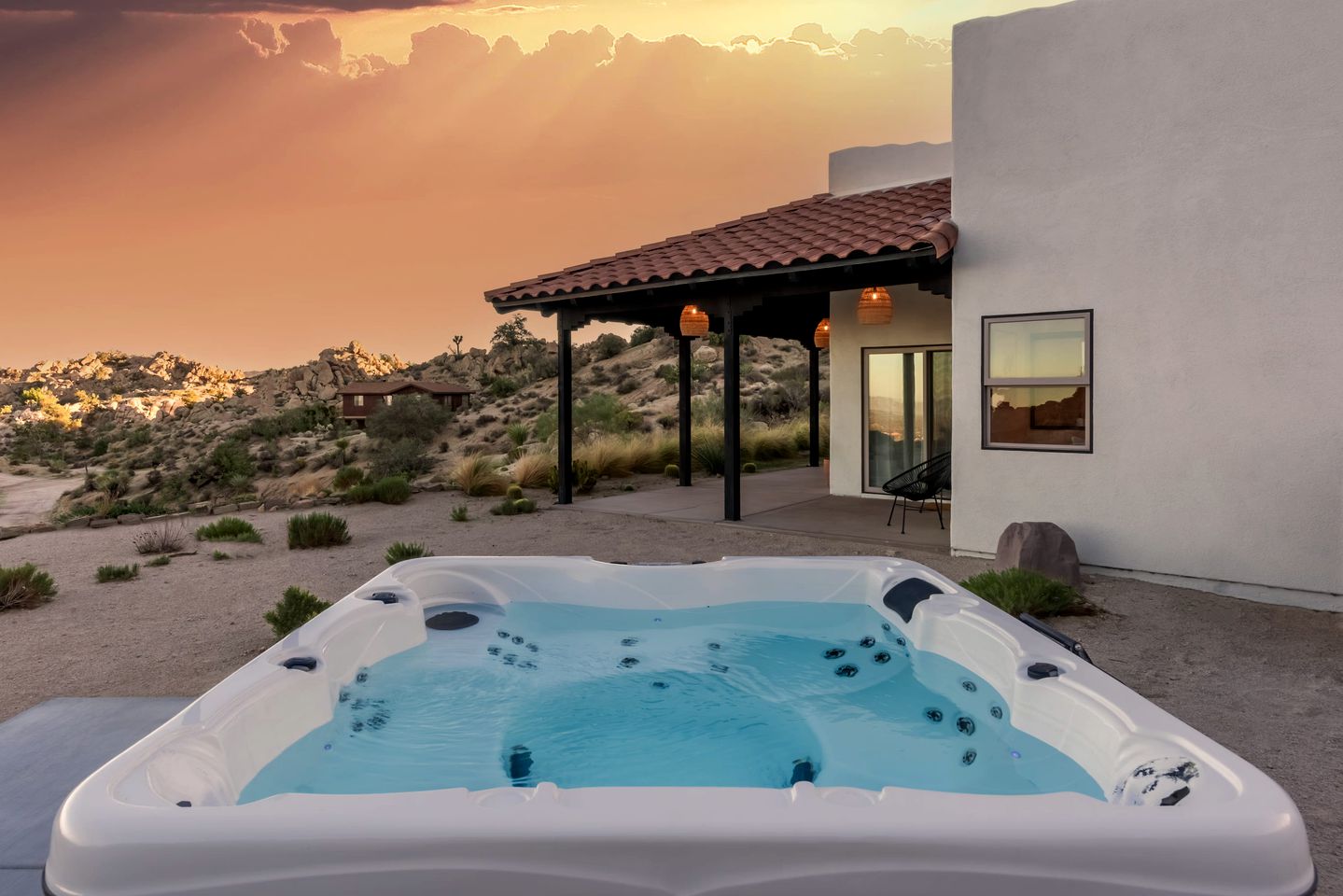 Secluded and Gorgeous Desert Villa in the Heart of Yucca Valley with Private Hot Tub and Views