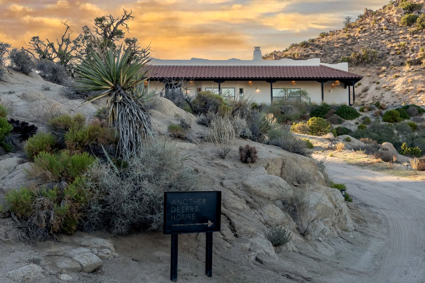 Secluded and Gorgeous Desert Villa in the Heart of Yucca Valley with Private Hot Tub and Views