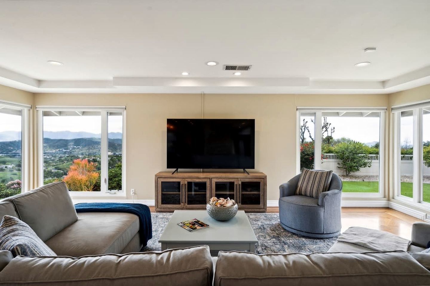 Impressive Cottage with Swimming Pool in Thousand Oaks, California