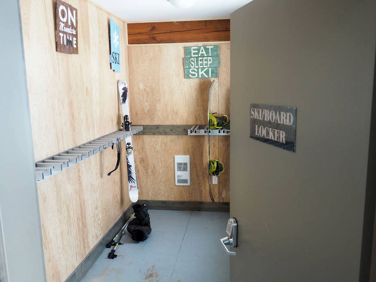 Large Unique Rental in Apex Mountain Village, British Columbia