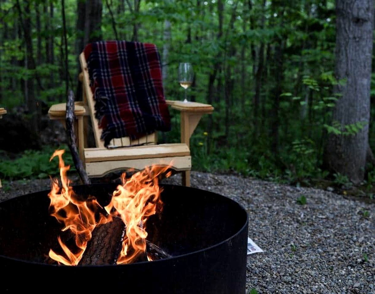 Boutique Glamping Romance: Stylish Bell Tent Getaway in Ontario's Hidden Gem