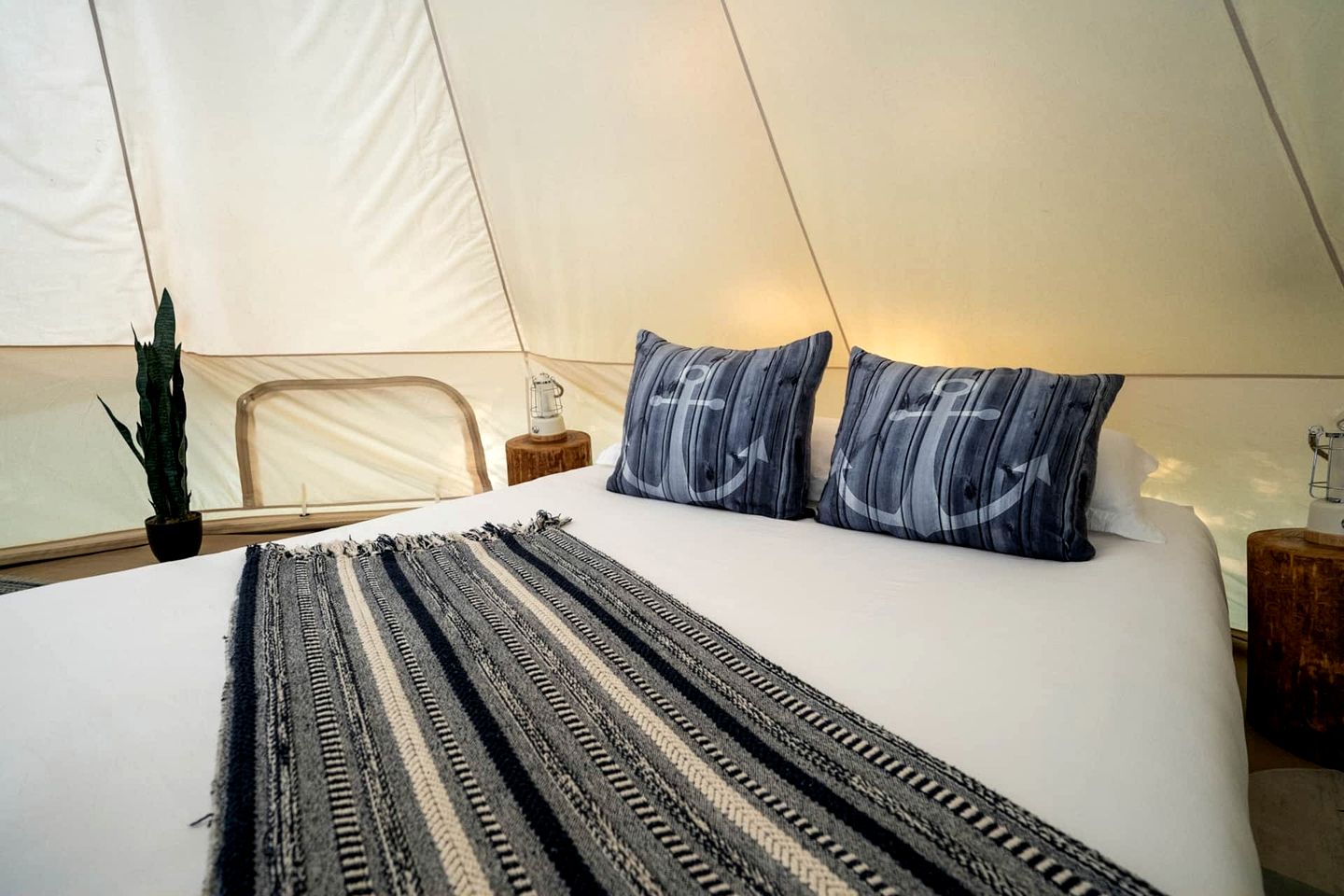 Boutique Glamping Romance: Stylish Bell Tent Getaway in Ontario's Hidden Gem