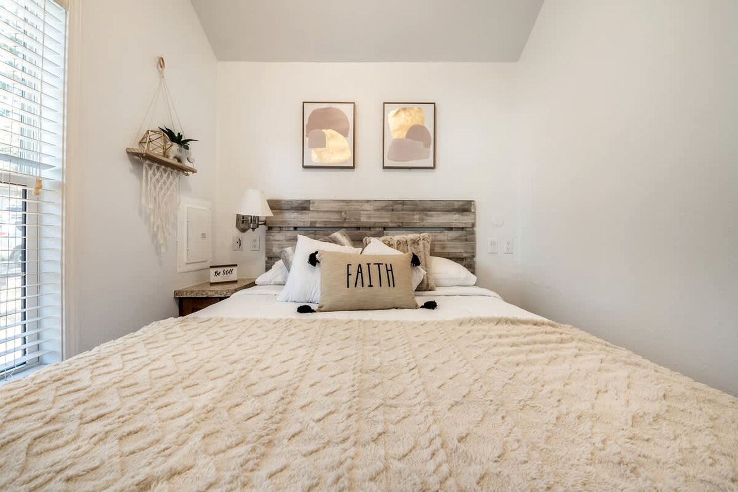 Boutique and Charming Tiny House with Views of Pike Peak in Woodland Park, Colorado