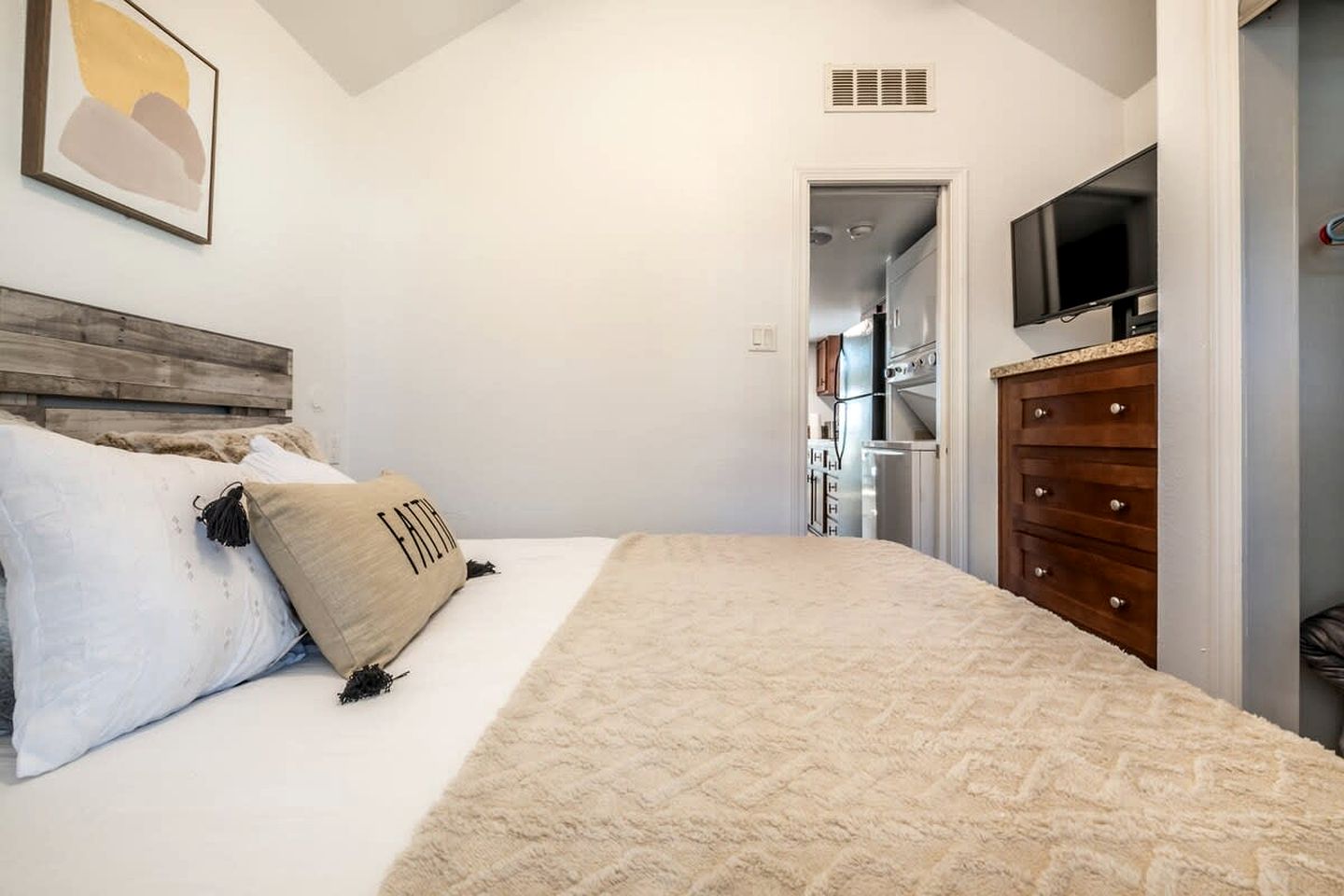 Boutique and Charming Tiny House with Views of Pike Peak in Woodland Park, Colorado