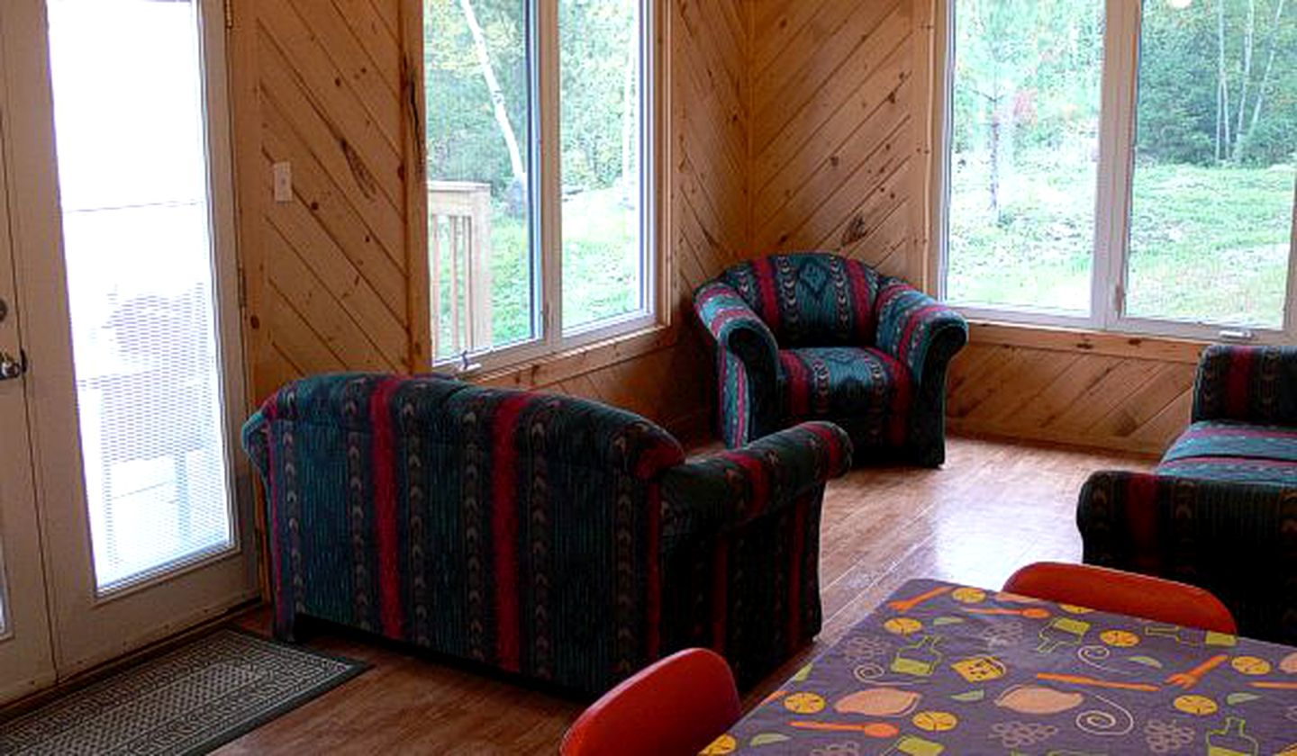 Lakeside Cottage Rental with Private Dock near North Bay, Ontario