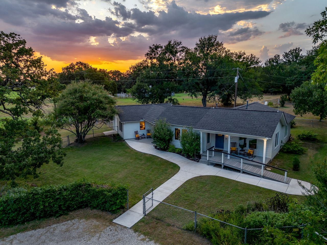Charming Texas Farmhouse Stay with Modern Western Flair near NRS Ranch in Decatur, TX