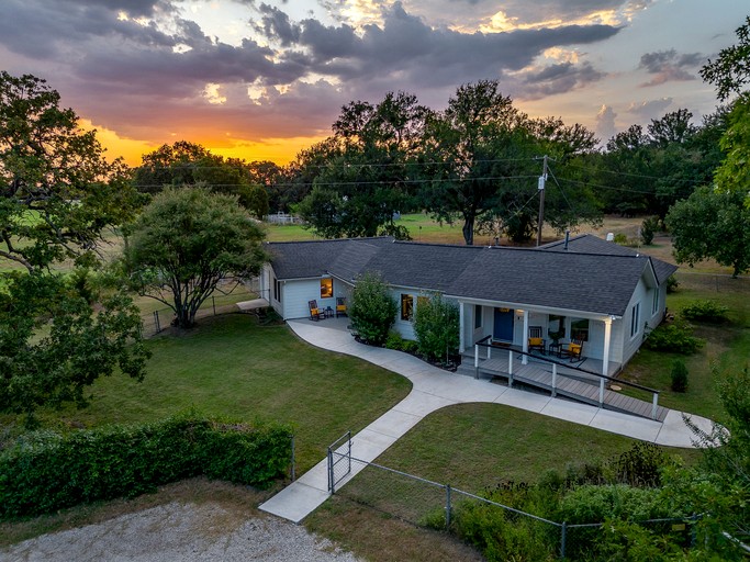 Charming Texas Farmhouse Stay with Modern Western Flair near NRS Ranch in Decatur, TX