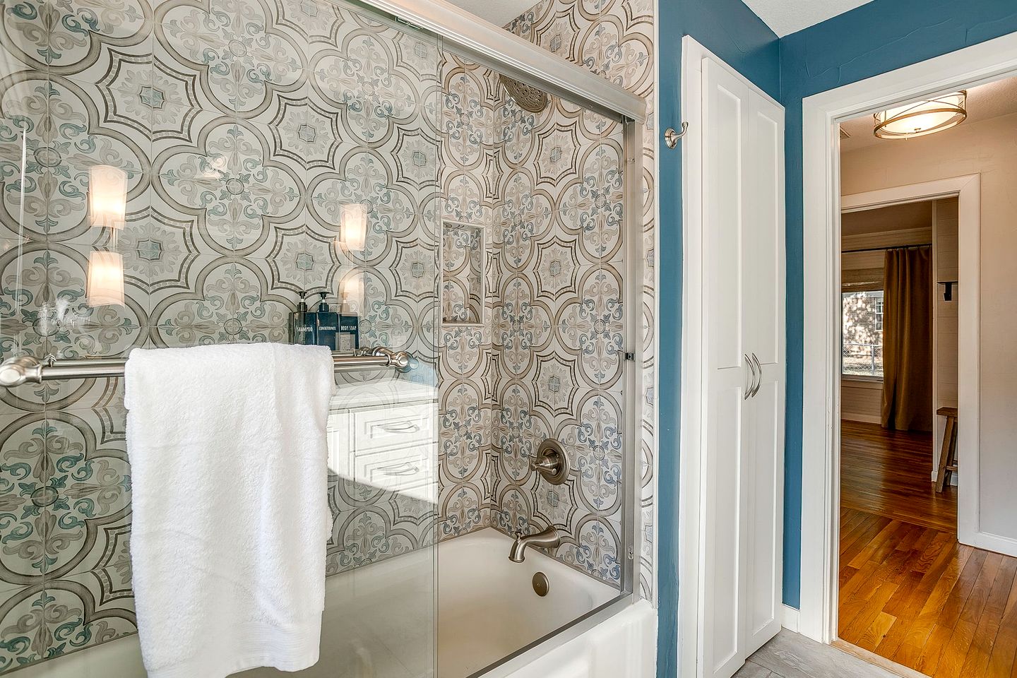 Charming Texas Farmhouse Stay with Modern Western Flair near NRS Ranch in Decatur, TX