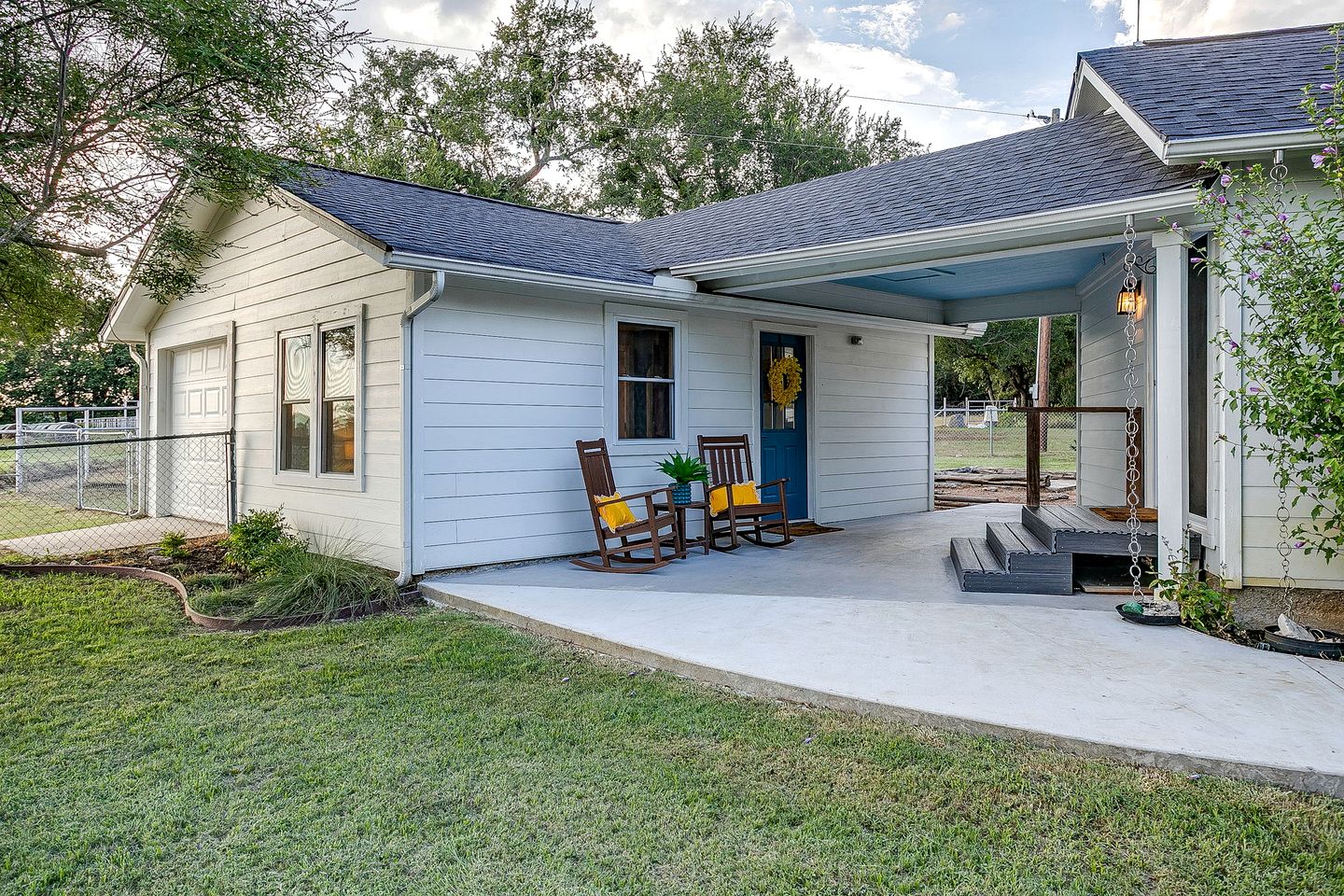 Charming Texas Farmhouse Stay with Modern Western Flair near NRS Ranch in Decatur, TX