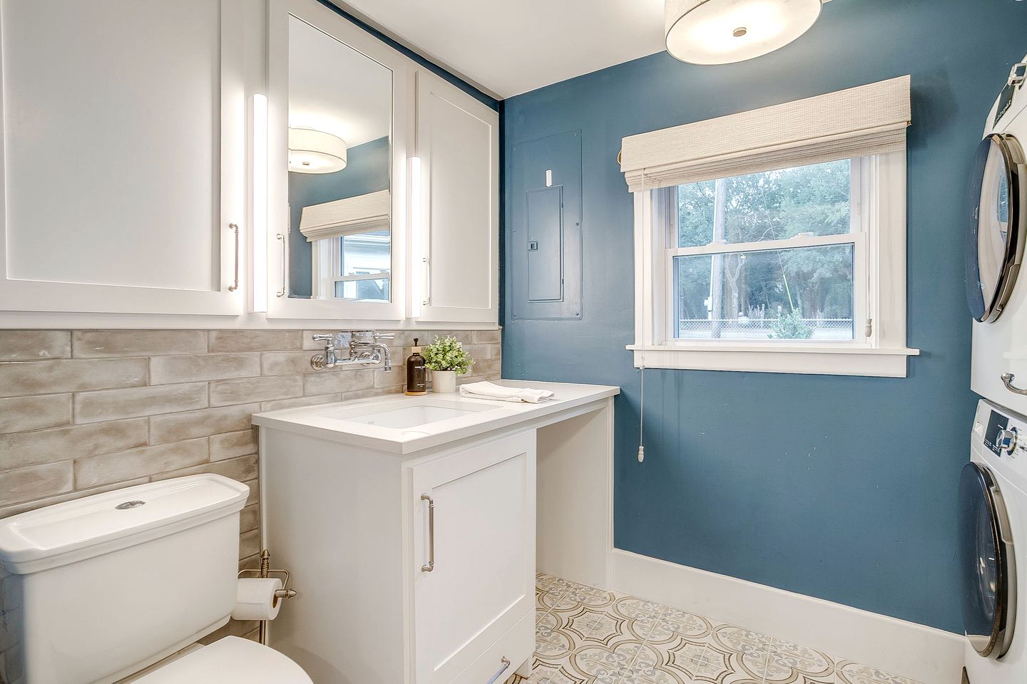 Charming Texas Farmhouse Stay with Modern Western Flair near NRS Ranch in Decatur, TX