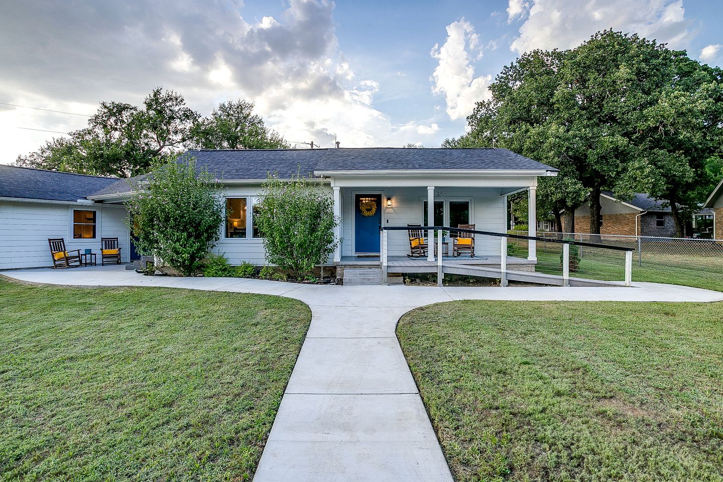Charming Texas Farmhouse Stay with Modern Western Flair near NRS Ranch in Decatur, TX