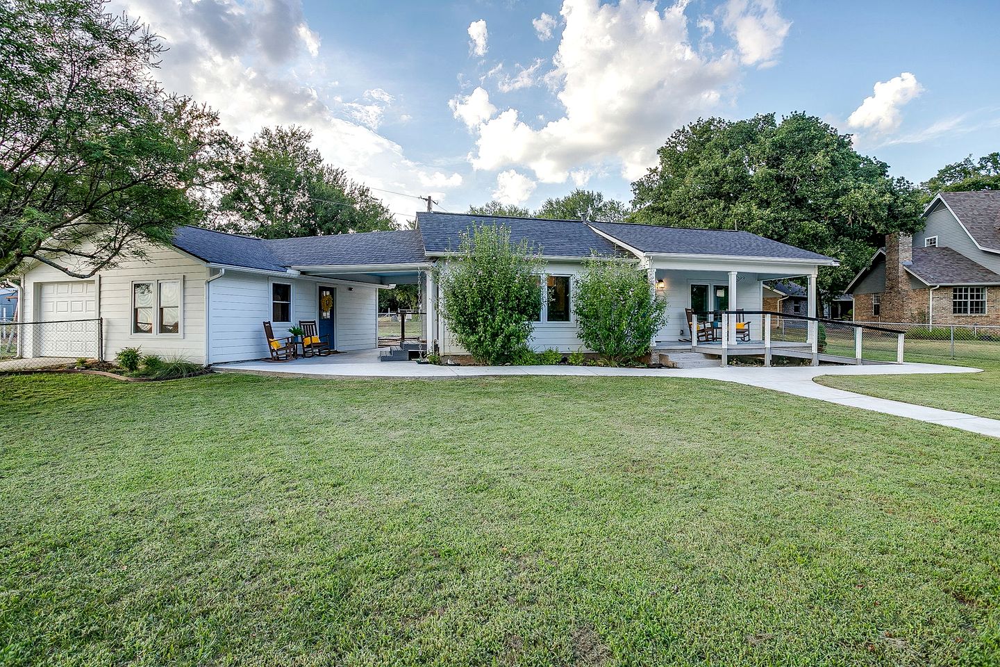 Charming Texas Farmhouse Stay with Modern Western Flair near NRS Ranch in Decatur, TX