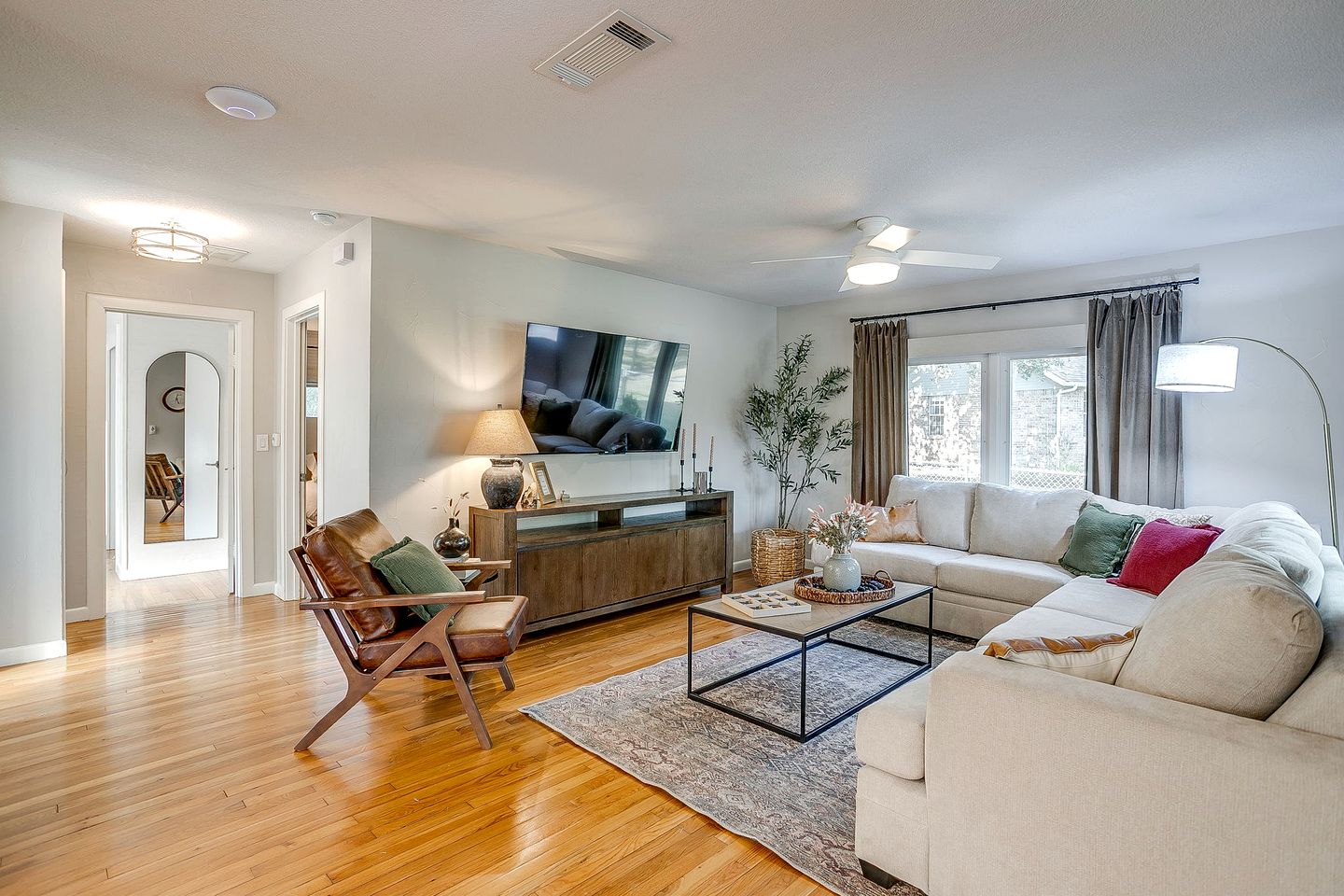 Charming Texas Farmhouse Stay with Modern Western Flair near NRS Ranch in Decatur, TX