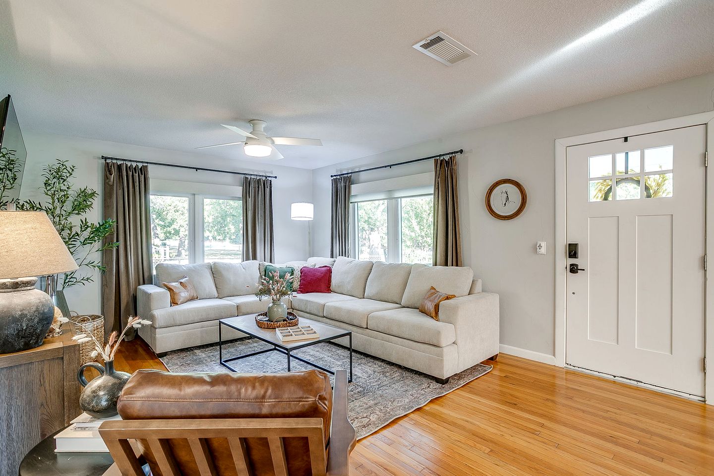 Charming Texas Farmhouse Stay with Modern Western Flair near NRS Ranch in Decatur, TX