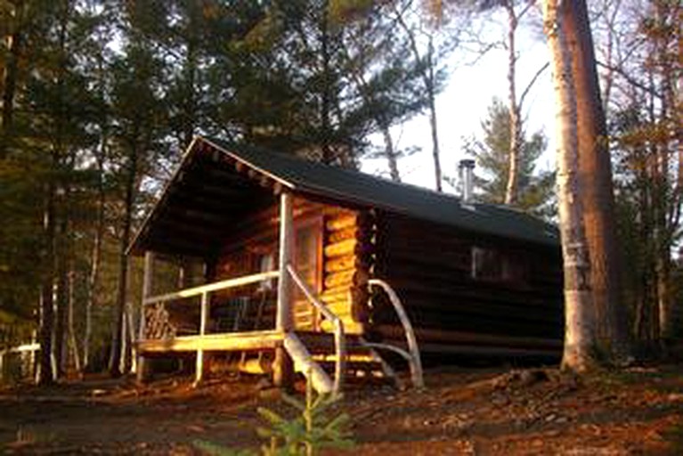 Log Cabins (Ashland, Maine, United States)