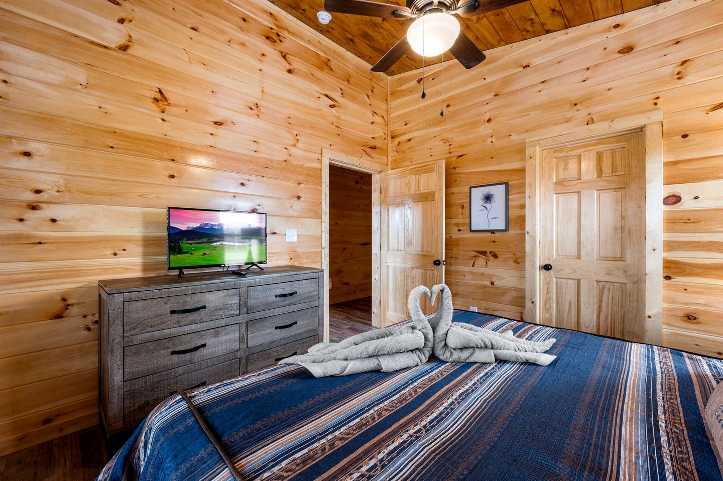 Stylish Pigeon Forge Cabin with Hot Tub, Pool & Dog Park near Dollywood and Gatlinburg, TN