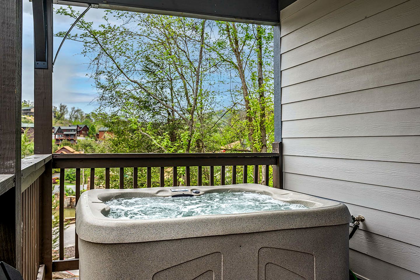 Stylish Pigeon Forge Cabin with Hot Tub, Pool & Dog Park near Dollywood and Gatlinburg, TN