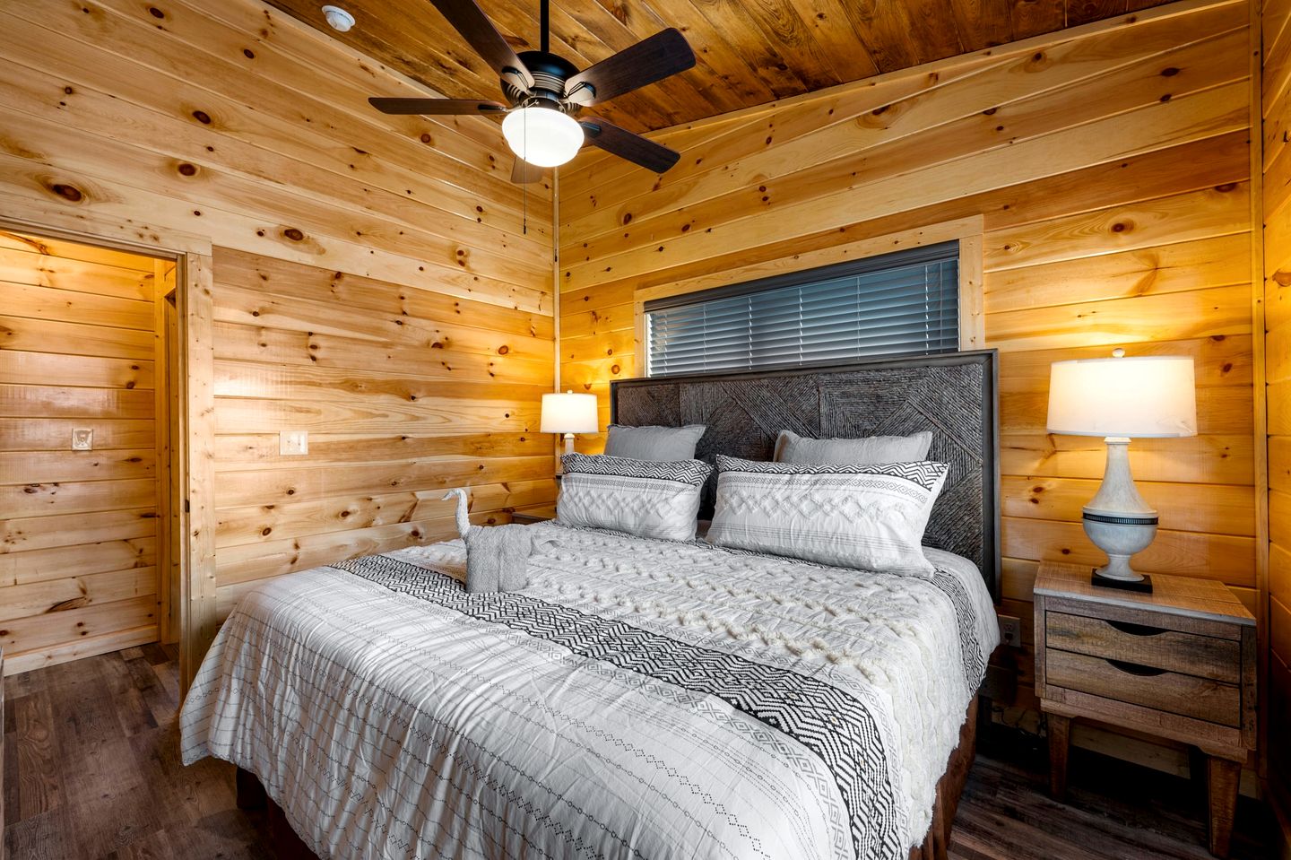 Stylish Pigeon Forge Cabin with Hot Tub, Pool & Dog Park near Dollywood and Gatlinburg, TN