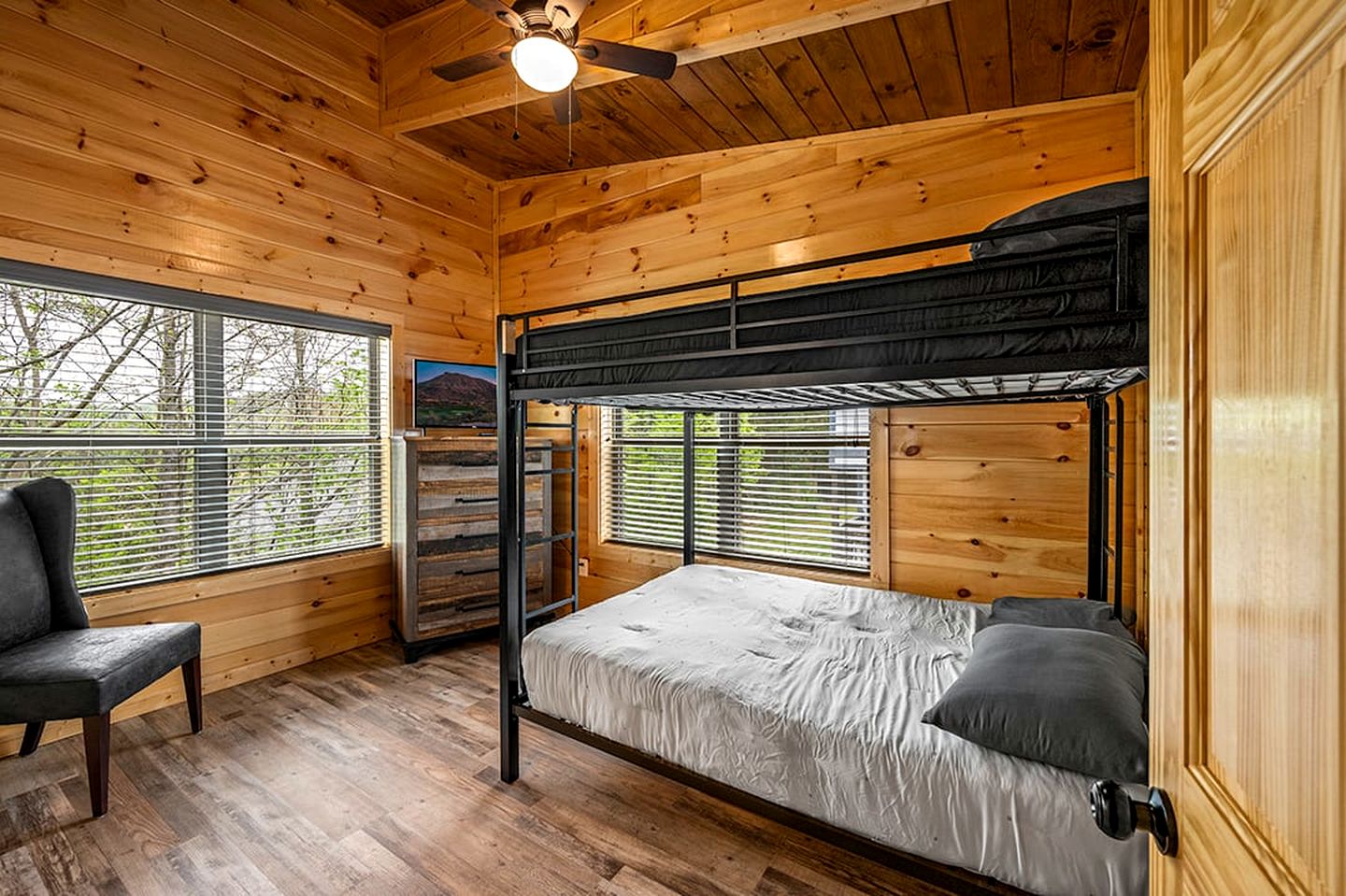 Stylish Pigeon Forge Cabin with Hot Tub, Pool & Dog Park near Dollywood and Gatlinburg, TN