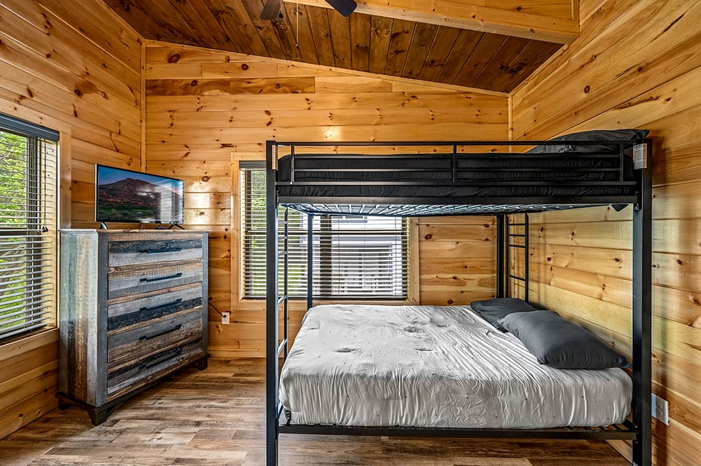 Stylish Pigeon Forge Cabin with Hot Tub, Pool & Dog Park near Dollywood and Gatlinburg, TN