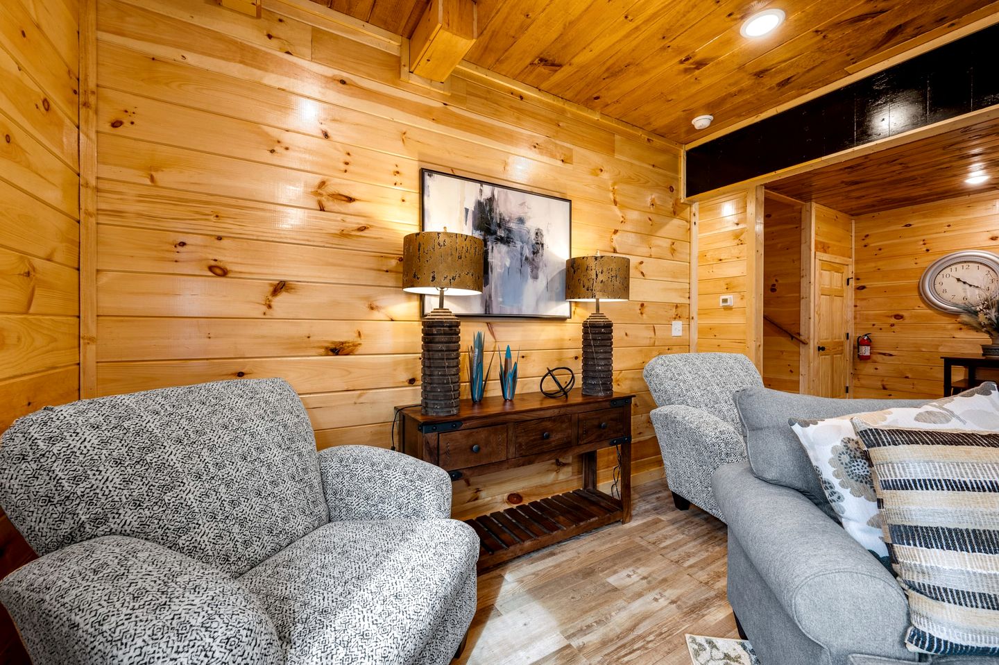 Stylish Pigeon Forge Cabin with Hot Tub, Pool & Dog Park near Dollywood and Gatlinburg, TN