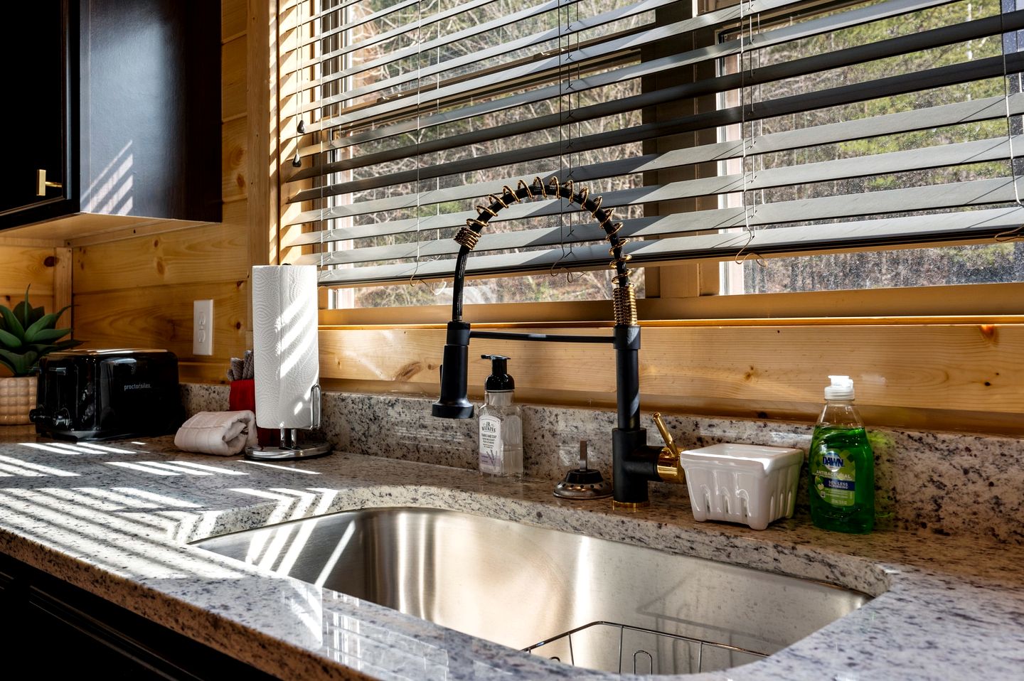 Stylish Pigeon Forge Cabin with Hot Tub, Pool & Dog Park near Dollywood and Gatlinburg, TN