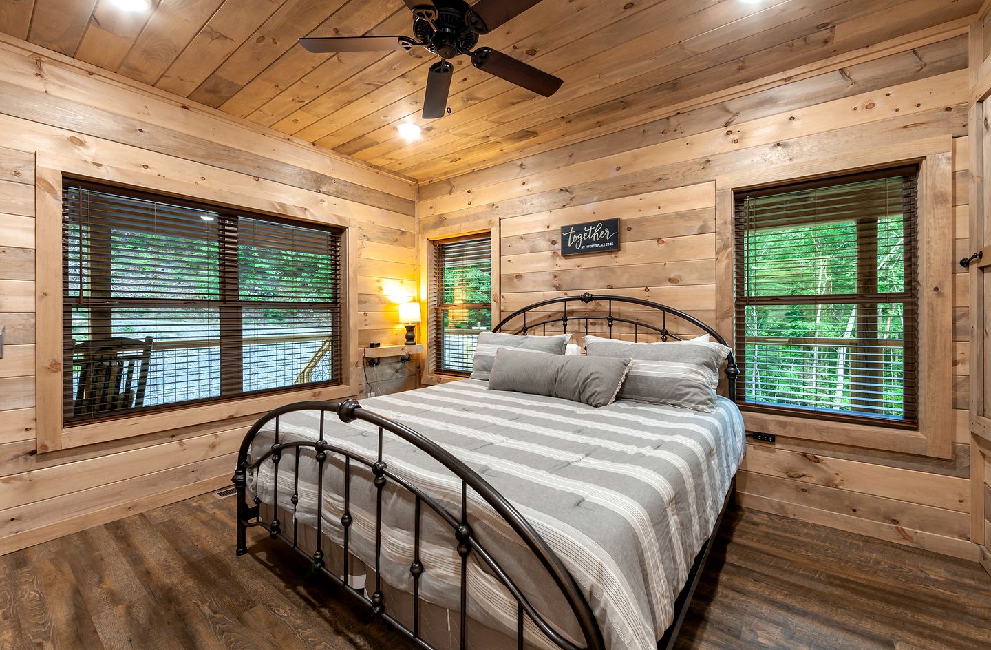 Modern Cabin Rental for 8 with Hot Tub- Ideal for Glamping in the Great Smoky Mountains
