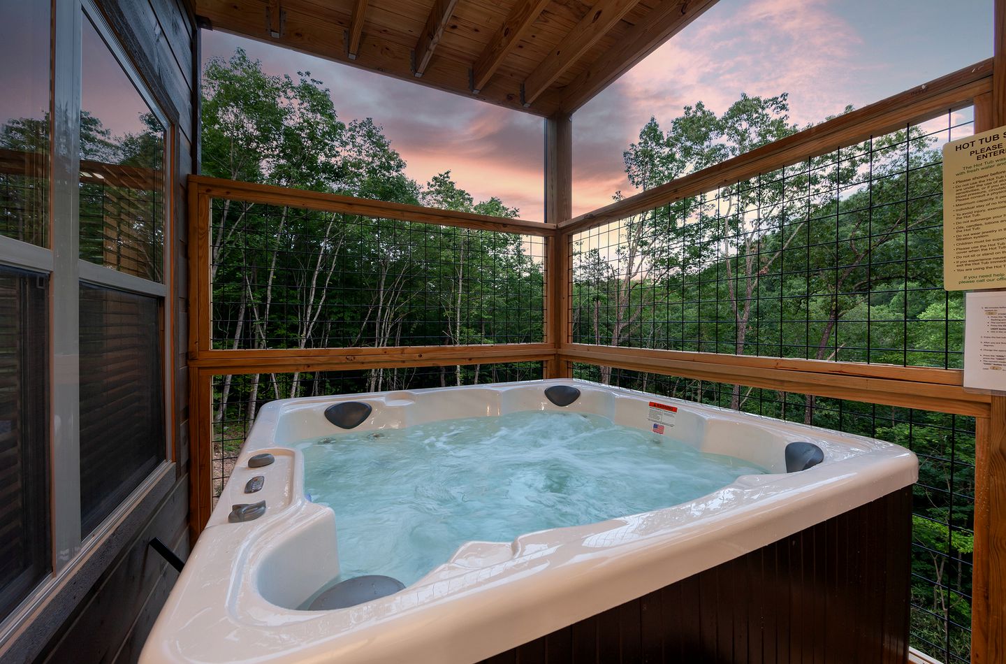 Modern Cabin Rental for 8 with Hot Tub- Ideal for Glamping in the Great Smoky Mountains