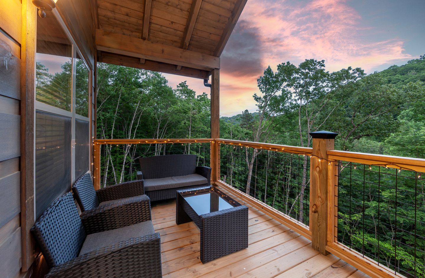 Modern Cabin Rental for 8 with Hot Tub- Ideal for Glamping in the Great Smoky Mountains