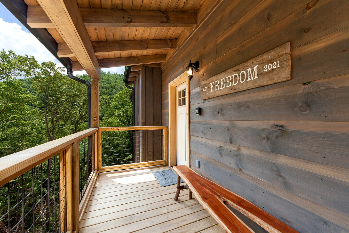 Modern Cabin Rental for 8 with Hot Tub- Ideal for Glamping in the Great Smoky Mountains