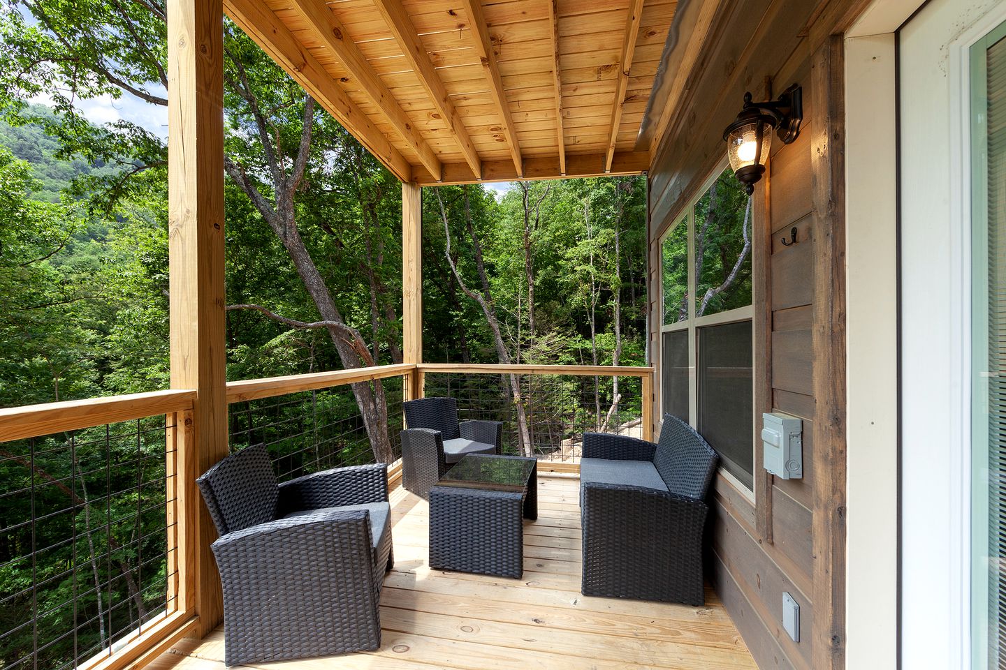 Modern Cabin Rental for 8 with Hot Tub- Ideal for Glamping in the Great Smoky Mountains