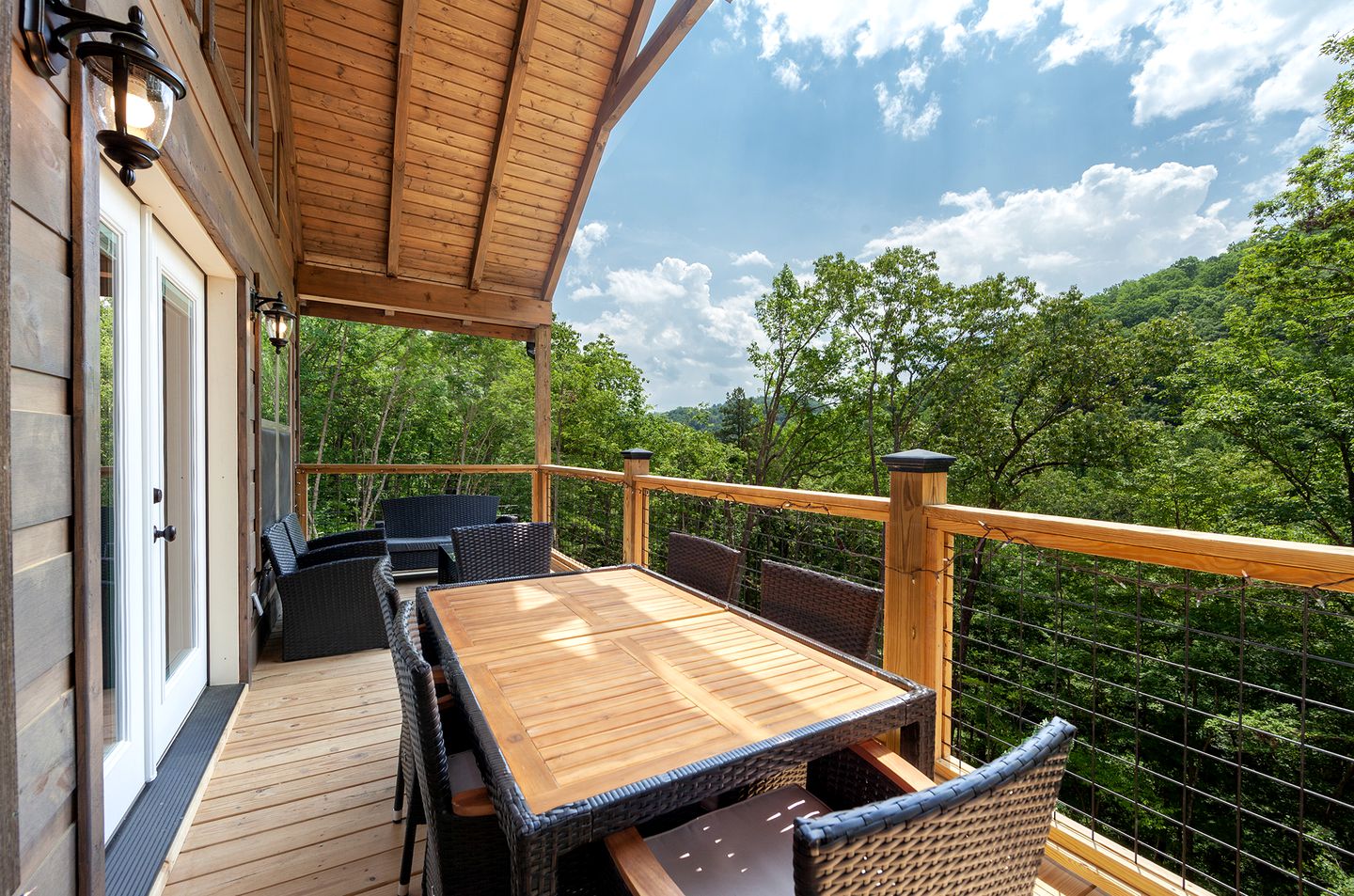 Modern Cabin Rental for 8 with Hot Tub- Ideal for Glamping in the Great Smoky Mountains