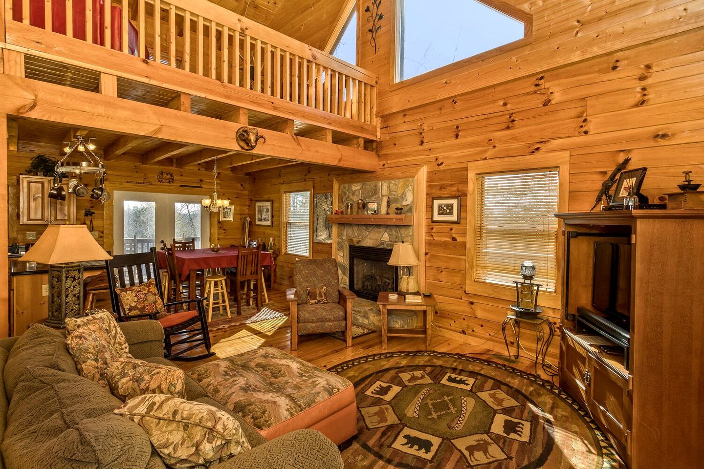 Brand New to VRBO Cabin Mirror lake accessRiverbend at Lake Lure