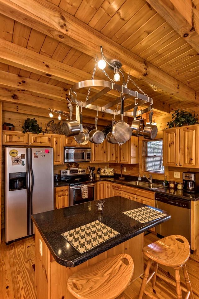 Brand New to VRBO Cabin Mirror lake accessRiverbend at Lake Lure