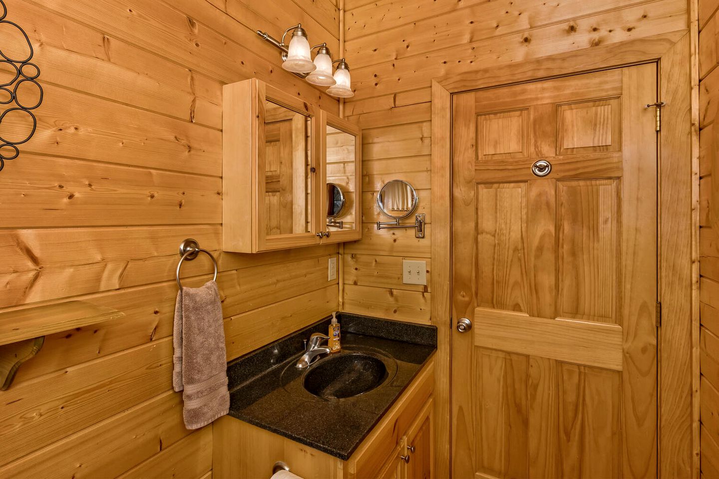 Brand New to VRBO Cabin Mirror lake accessRiverbend at Lake Lure
