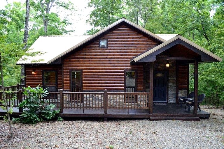 Romantic Honeymoon Cabin with Hot Tub & Pond – The Branded Memories in Beavers Bend