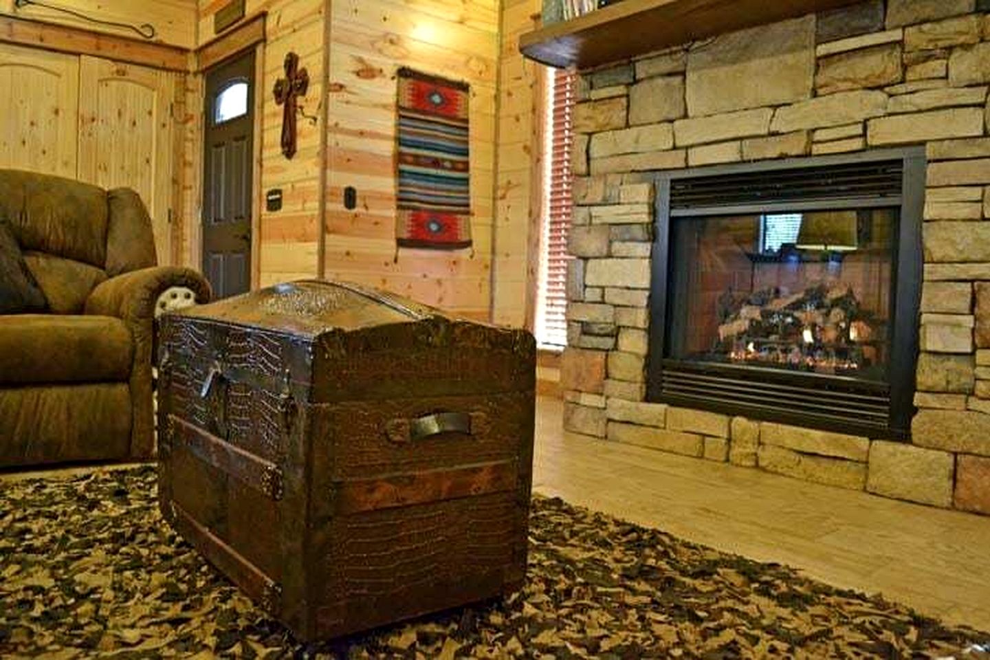 Romantic Cabin Getaway for Two with Hot Tub, Pond & Western Charm in Beavers Bend