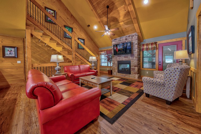 Secluded Cabin with Sauna, Home Theater, Game Room and Outdoor Pool in Gatlinburg, Tennessee
