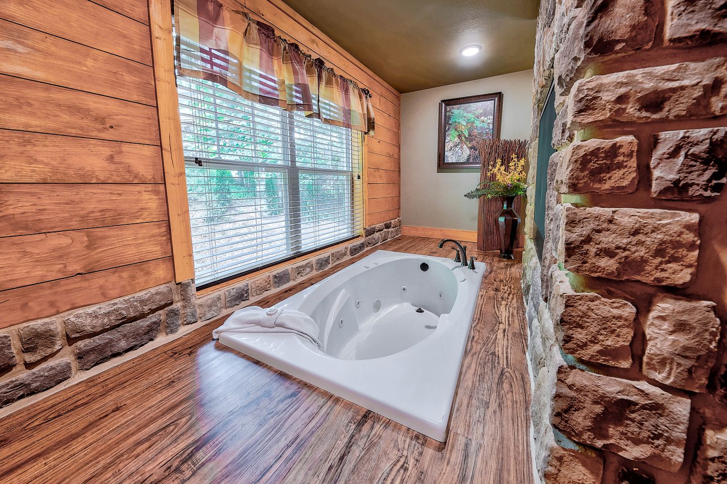 Secluded Cabin with Sauna, Home Theater, Game Room and Outdoor Pool in Gatlinburg, Tennessee