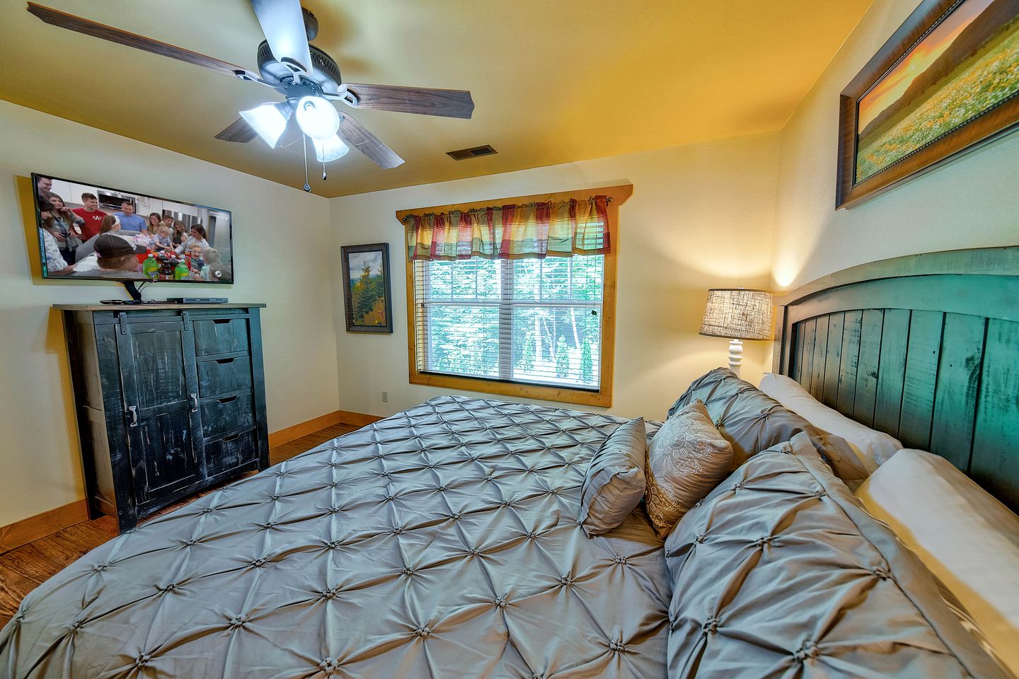 Secluded Cabin with Sauna, Home Theater, Game Room and Outdoor Pool in Gatlinburg, Tennessee