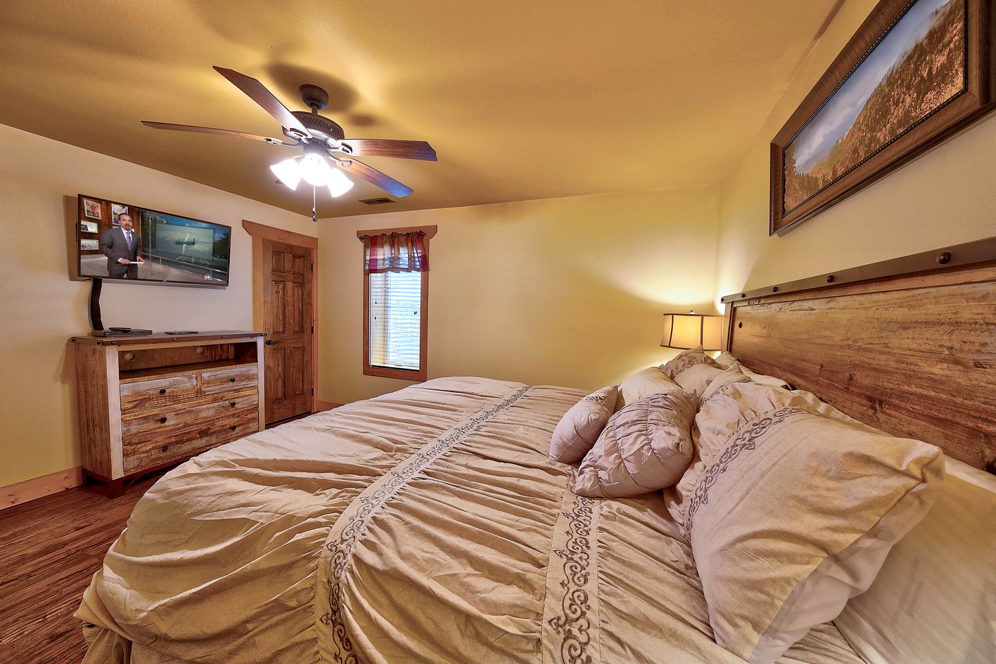 Secluded Cabin with Sauna, Home Theater, Game Room and Outdoor Pool in Gatlinburg, Tennessee