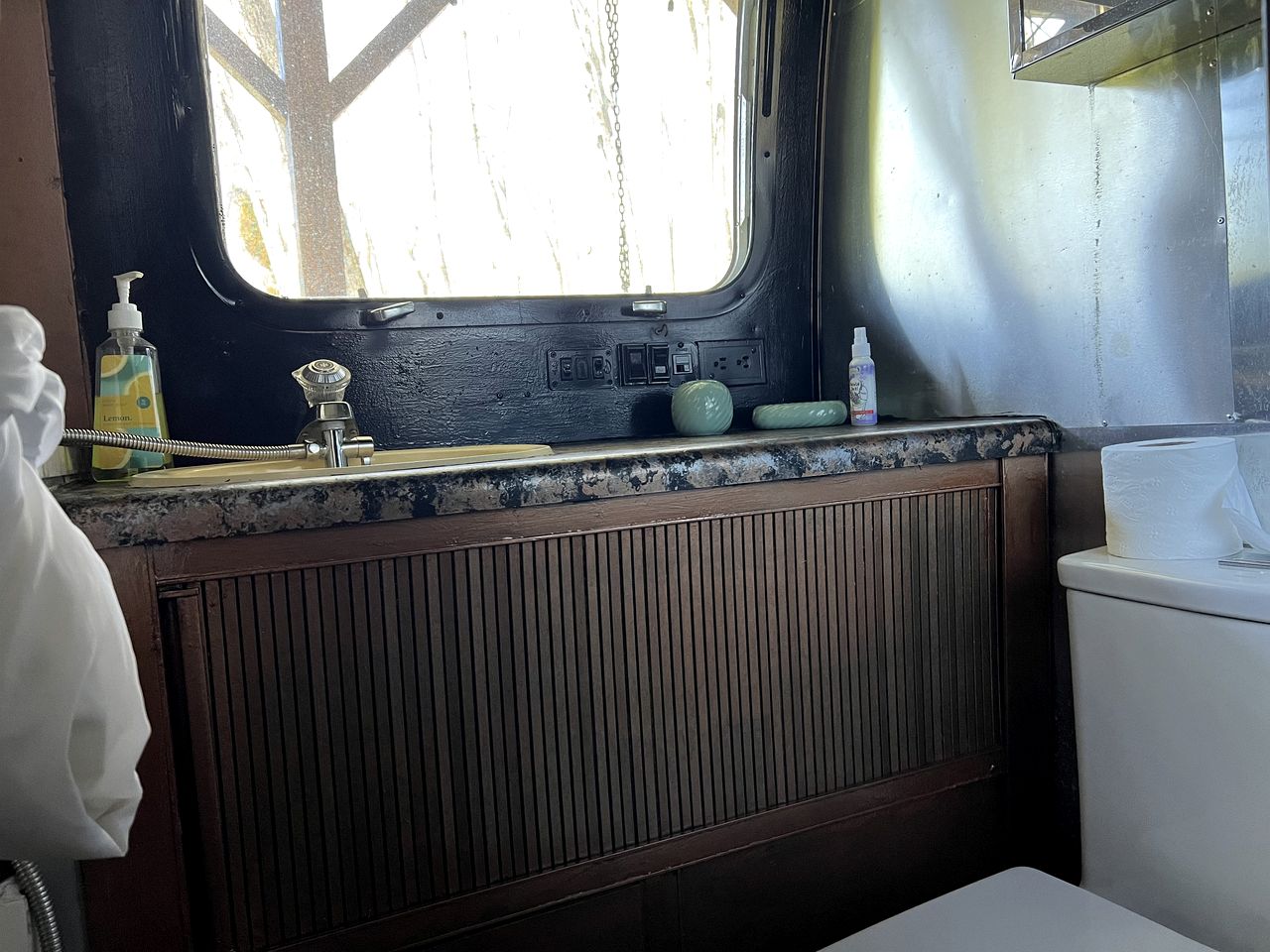 Breathtaking Airstream with Hot-tub and Petting Zoo in Sugar Grove, North Carolina