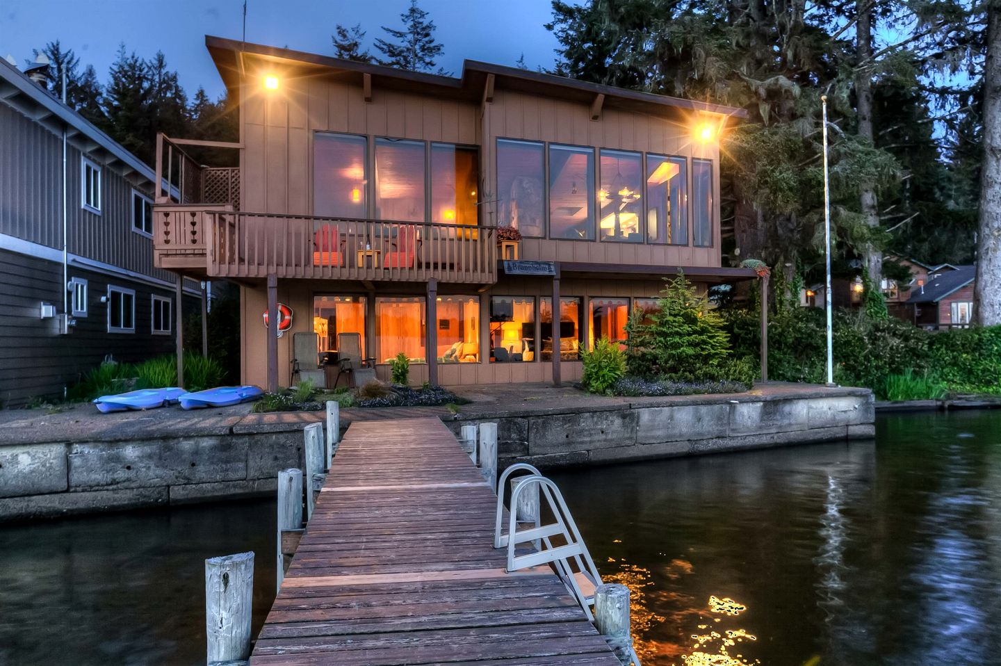 Breathtaking Beach House with Fireplace and Gorgeous Sights in Otis, Oregon