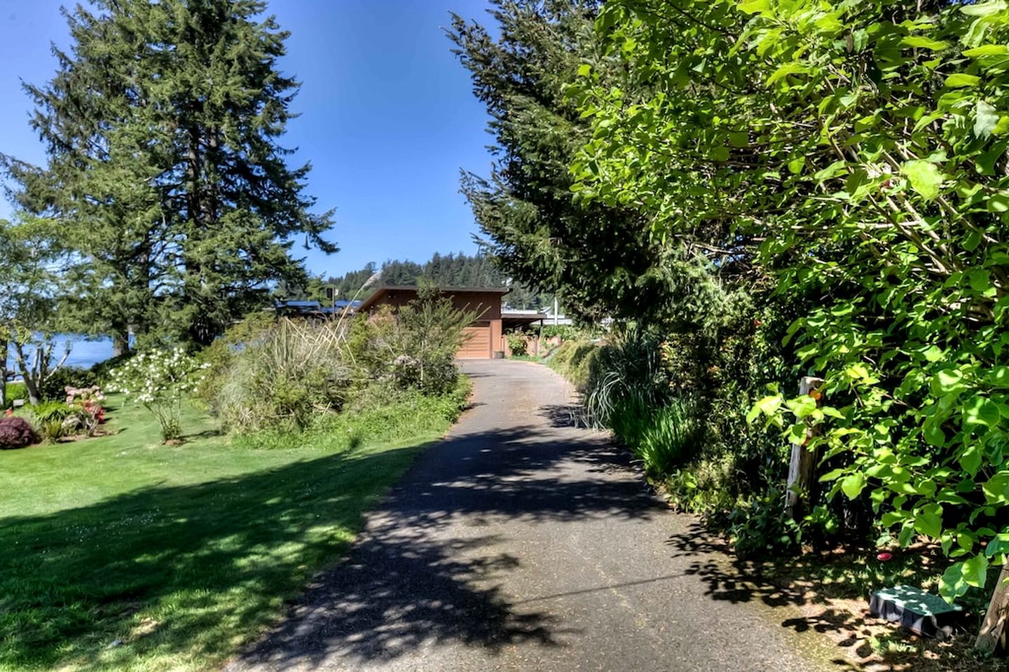 Breathtaking Beach House with Fireplace and Gorgeous Sights in Otis, Oregon