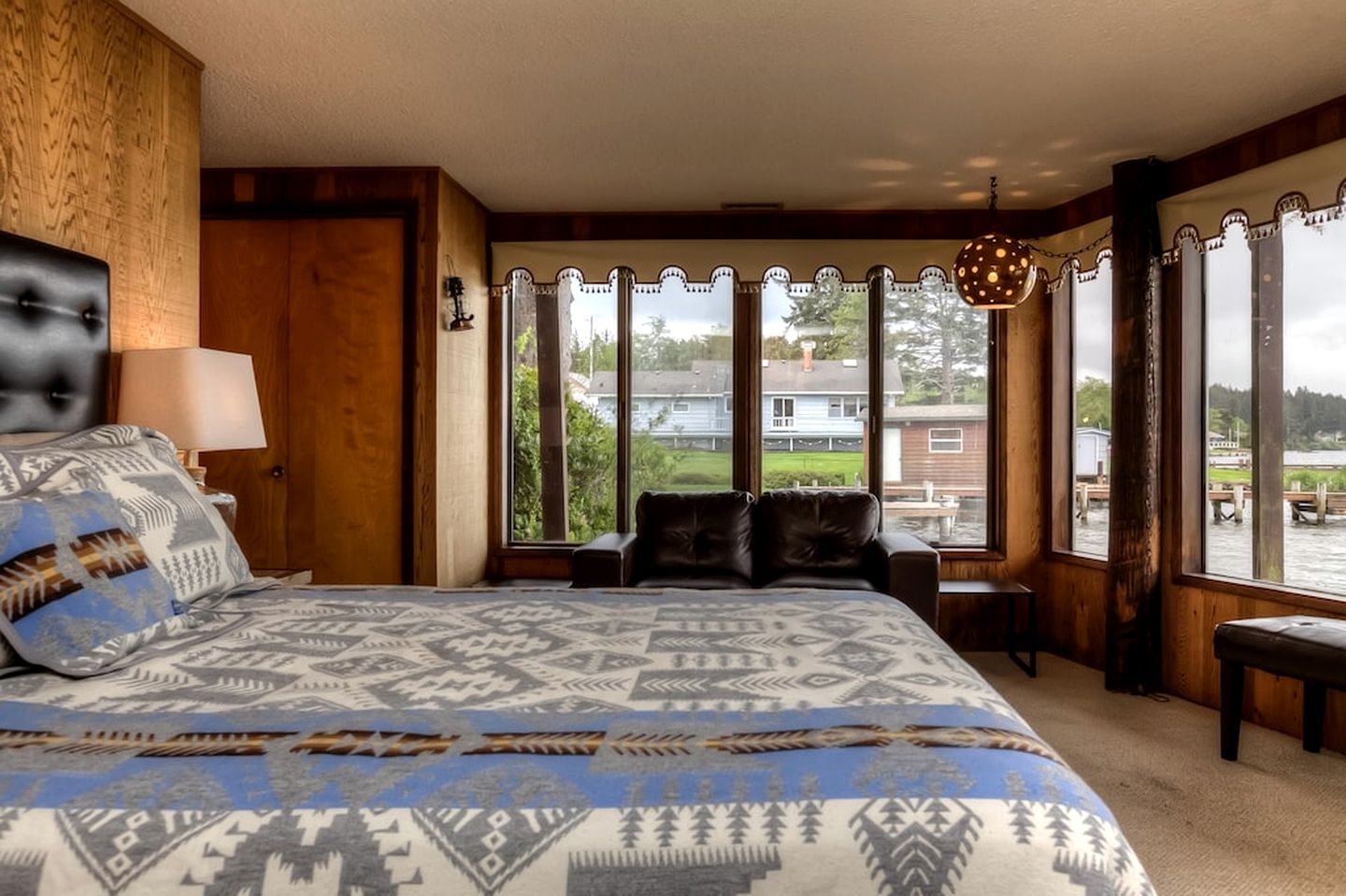 Breathtaking Beach House with Fireplace and Gorgeous Sights in Otis, Oregon