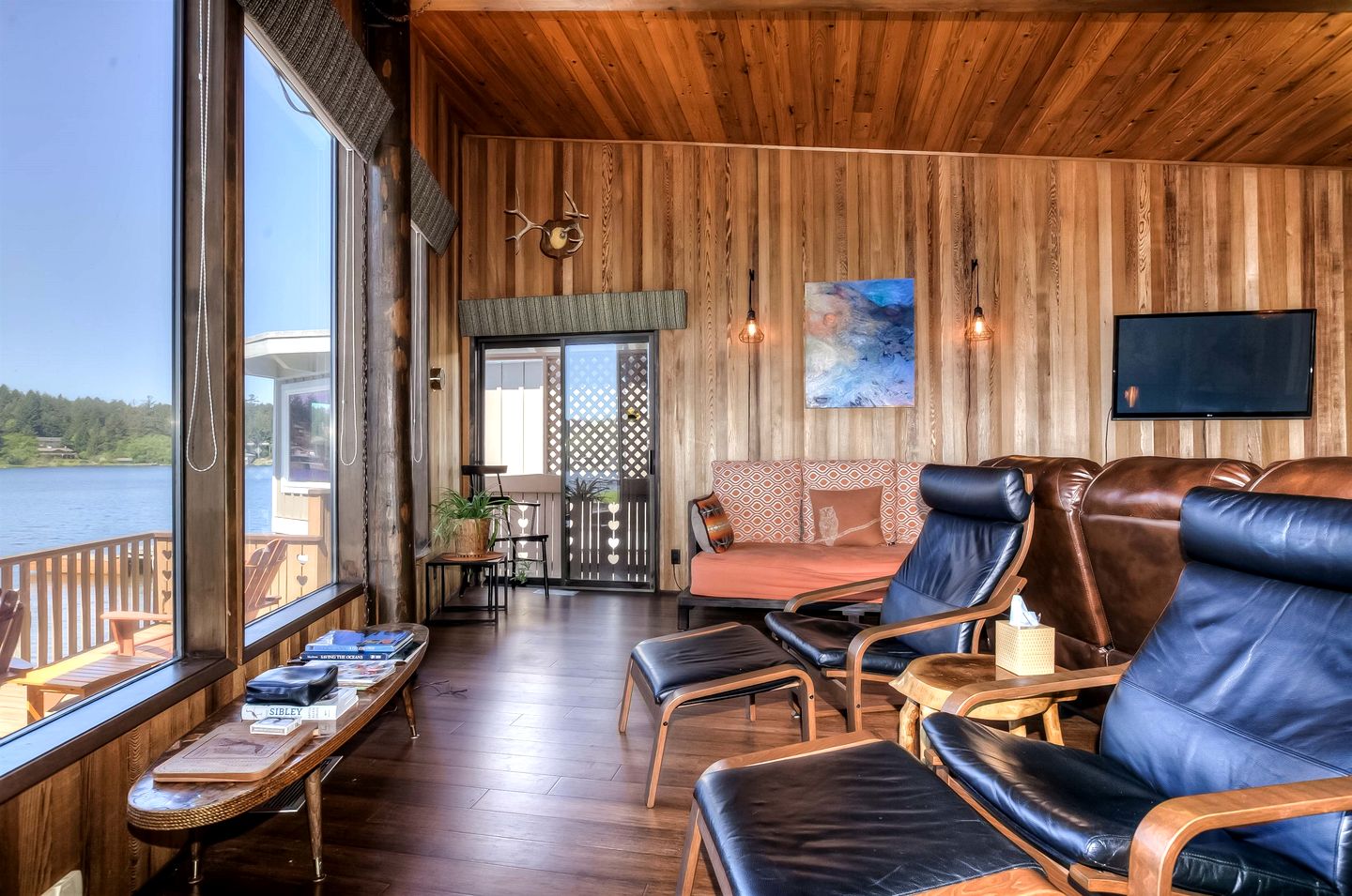 Breathtaking Beach House with Fireplace and Gorgeous Sights in Otis, Oregon